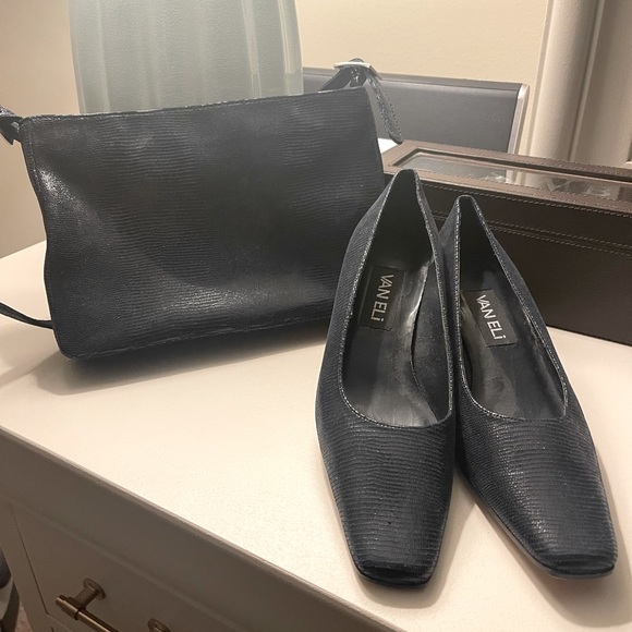 Vaneli beautiful navy leather sz. 7 heel (shoe) + handbag set NWT - Picture 1 of 8
